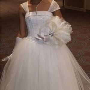 Used David’s Bridal Tulle Wedding Dress with Beaded and Laced Bodice Size 4